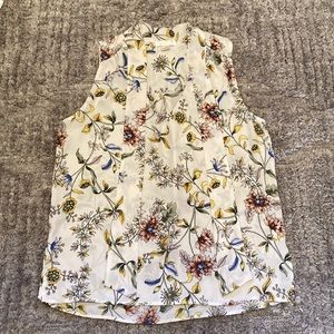 Floral blouse with tie neck detail - EUC